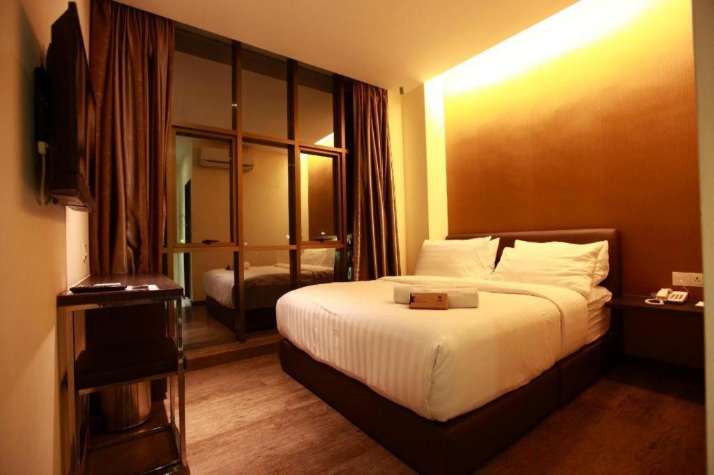 Starz Hotel Kluang Exterior foto
