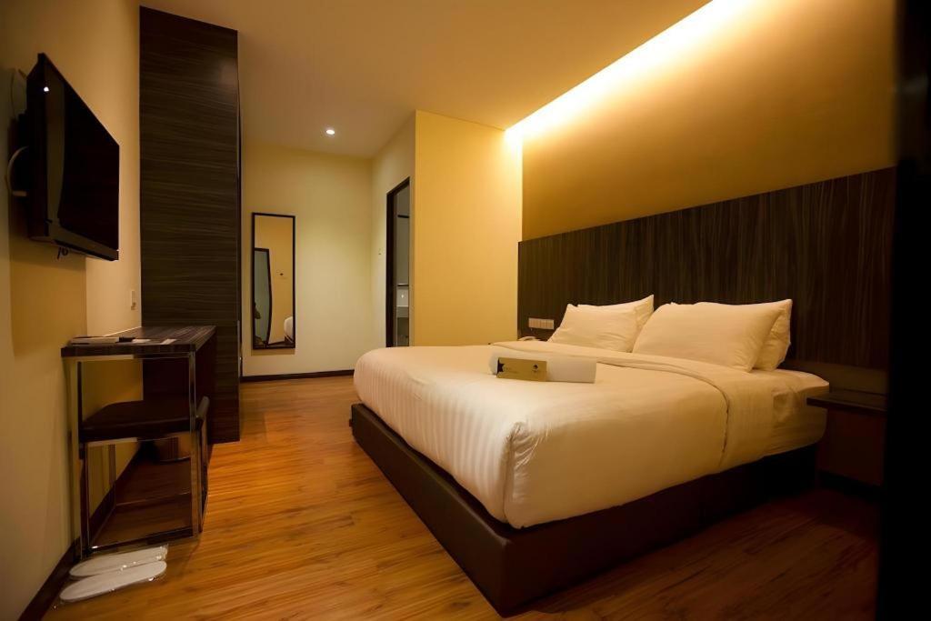 Starz Hotel Kluang Exterior foto