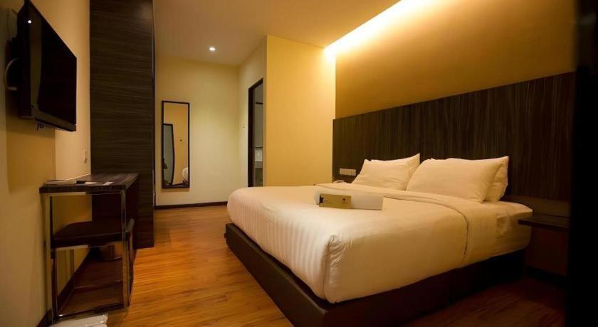 Starz Hotel Kluang Exterior foto