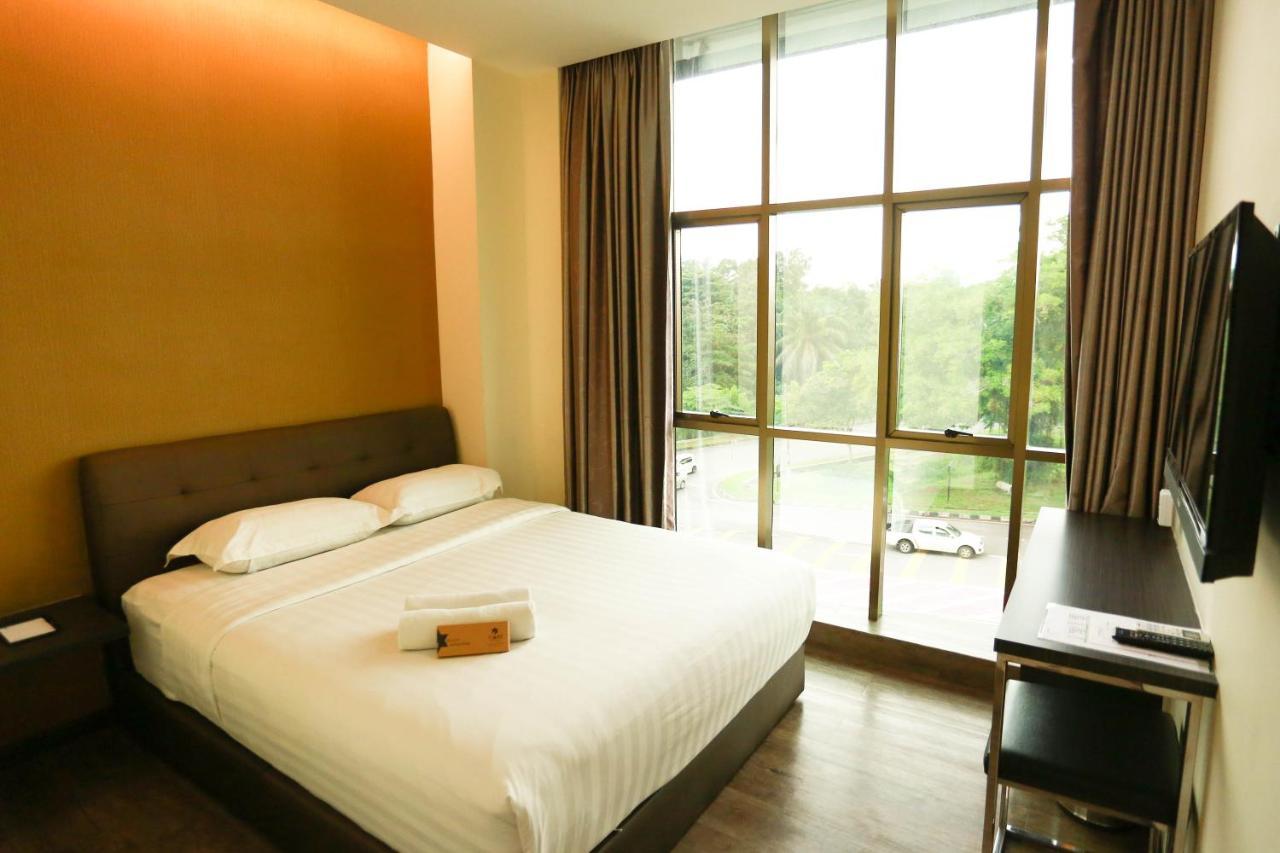 Starz Hotel Kluang Exterior foto